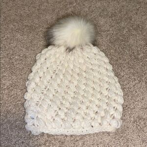 American Eagle Outfitters white beanie.